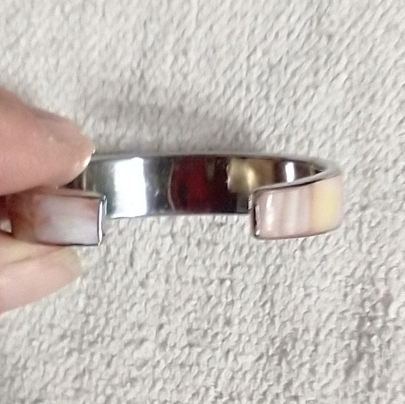 Silvertone pink shell small cuff bracelet - Picture 2 of 4